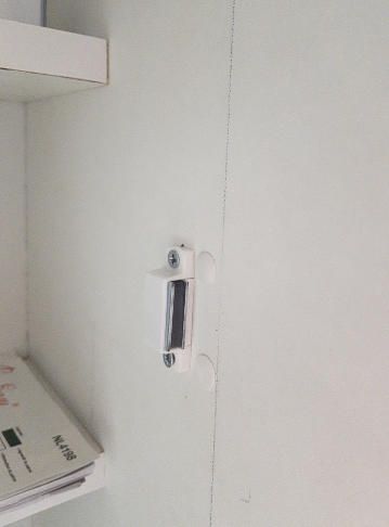 Caisson gauche - aimant porte des bobines